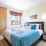 #005 Encosta Apartment Pool & Relax Area