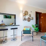 #005 Encosta Apartment Pool & Relax Area Apartment *