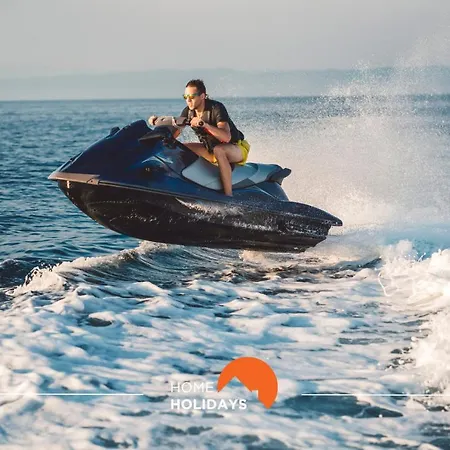 #005 Foxy B By Holidays *