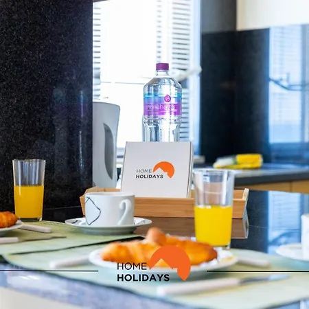 #005 Foxy B By Holidays Apartment *