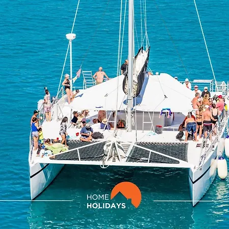 #005 Foxy B By Holidays Apartment *