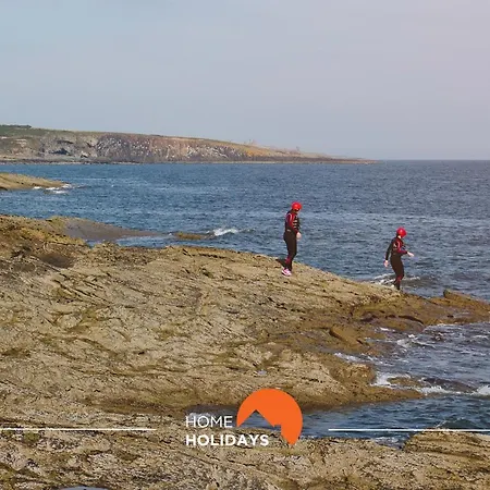 #005 Foxy B By Holidays Apartment *