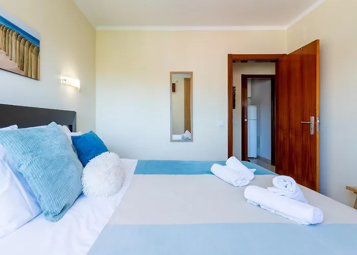 #005 Foxy B By Holidays